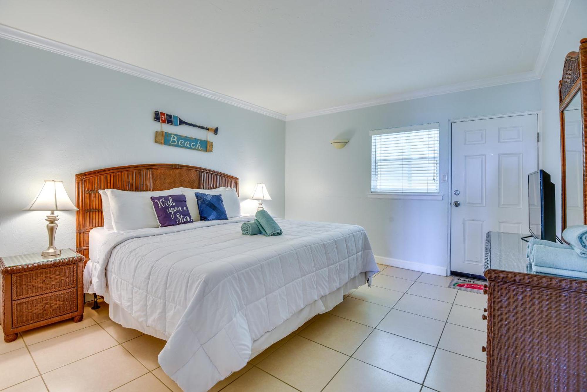 Gulf Getaway With Porch And Direct Beach Access! Daire Longboat Key Dış mekan fotoğraf